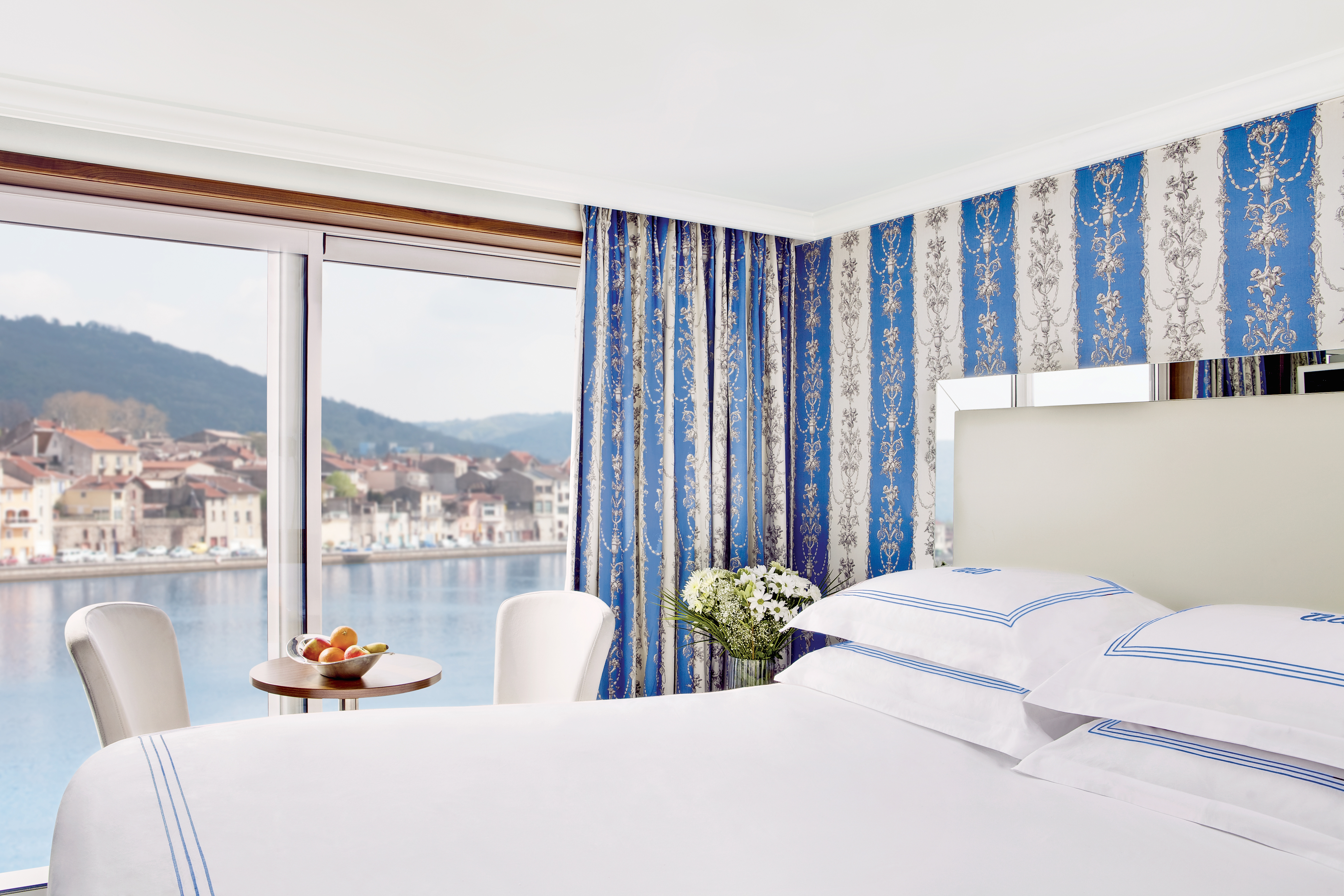 UNIWORLD Boutique River Cruises River Royale Accommodation Stateroom Category 1 1.jpg